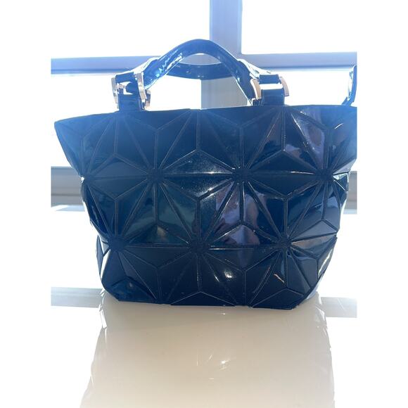 Medium Size Geometric Design Black - Picture 5 of 16